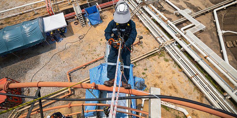 أعمال الميكانيكا والكهرباء والسباكة